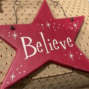 Adams’s and Co Red Star 'Believe' Holiday Wall Decor